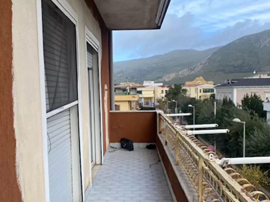 Immagine 3 di Appartamento in vendita  in Via Emilio Salgari a Mondragone