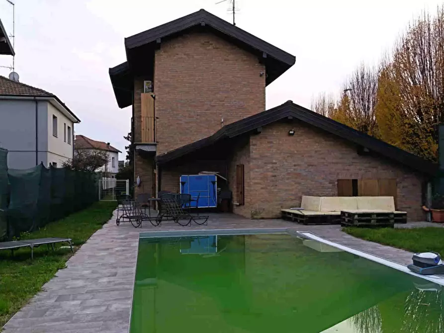 Immagine 4 di Villa in vendita  in Via Don Enrico Locatelli a Vergiate