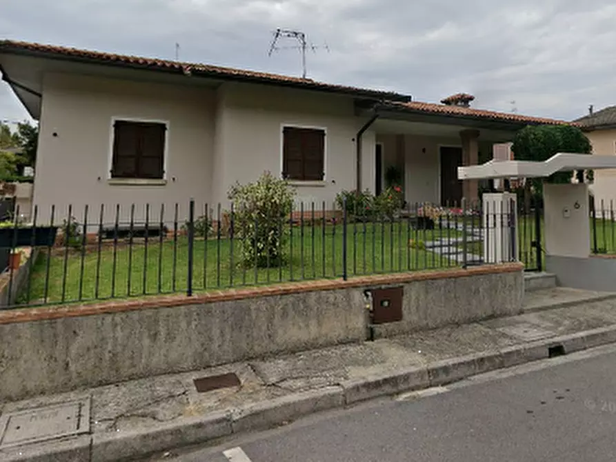 Immagine 2 di Villa in vendita  in Via Ragazzi del '99 a Capriano Del Colle