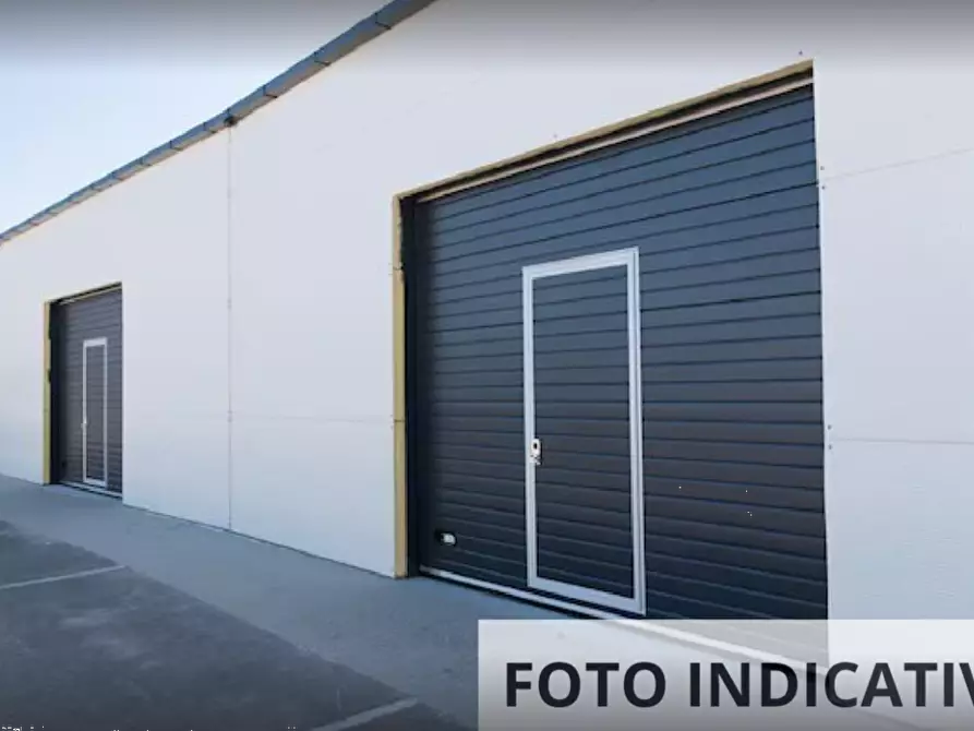 Immagine 5 di Garage in vendita  in Via di Grotta di Gregna  a Roma