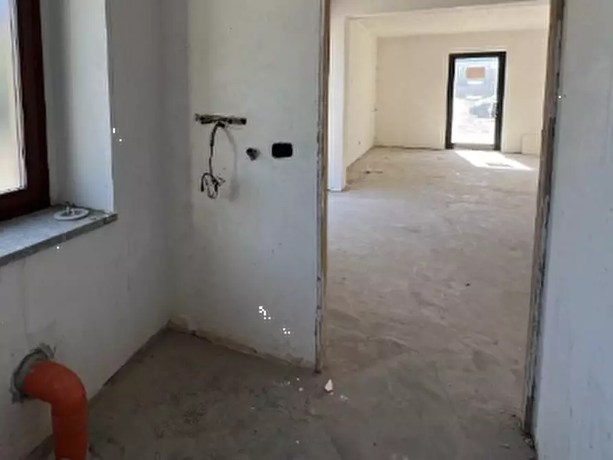 Immagine 12 di Negozio in vendita  in Via Santa Margherita a Brivio