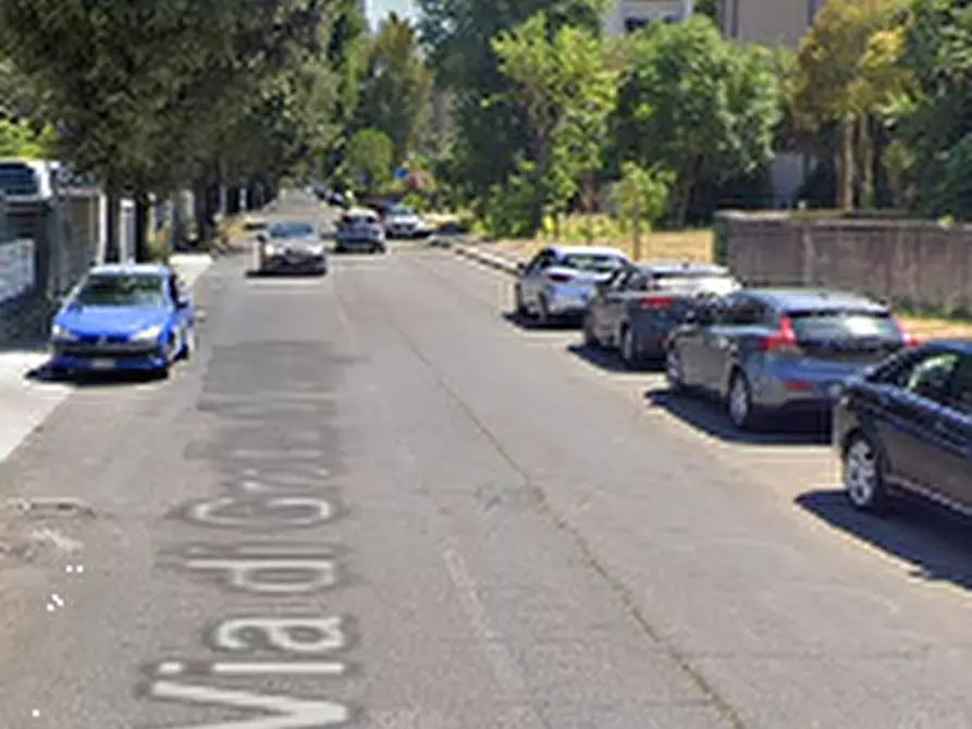 Immagine 5 di Garage in vendita  in Via di Grotta di Gregna a Roma