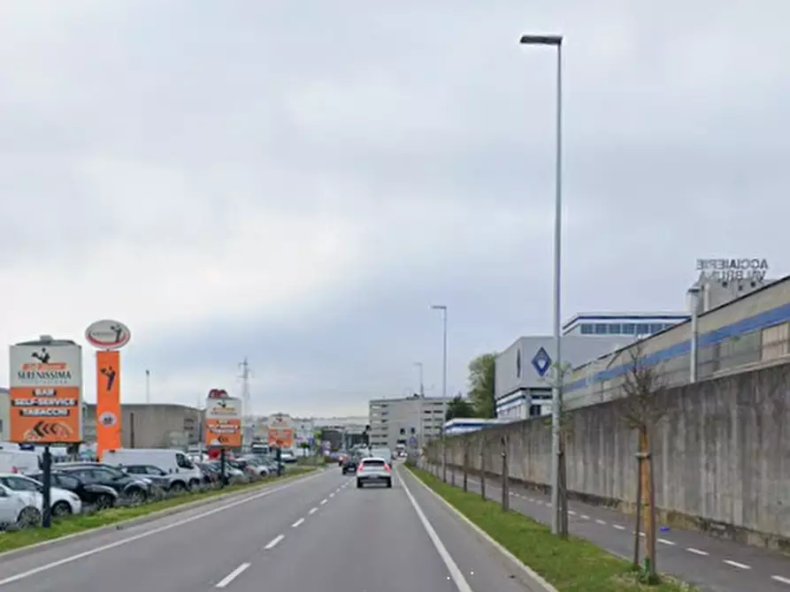 Immagine 8 di Negozio in vendita  in Viale della Scienza a Vicenza