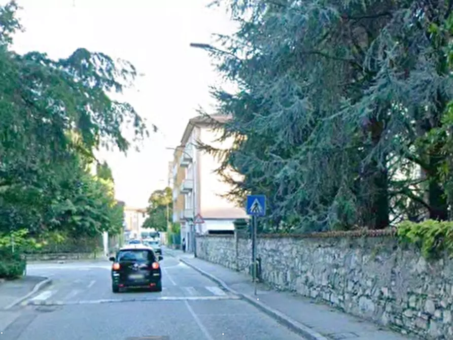 Immagine 10 di Negozio in vendita  in Via Alessandro Volta a Erba