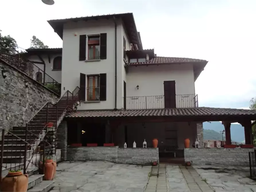 Immagine 1 di Casa bifamiliare in vendita  in Via Monte San Primo  a Sormano