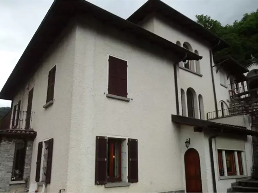 Immagine 2 di Casa bifamiliare in vendita  in Via Monte San Primo  a Sormano