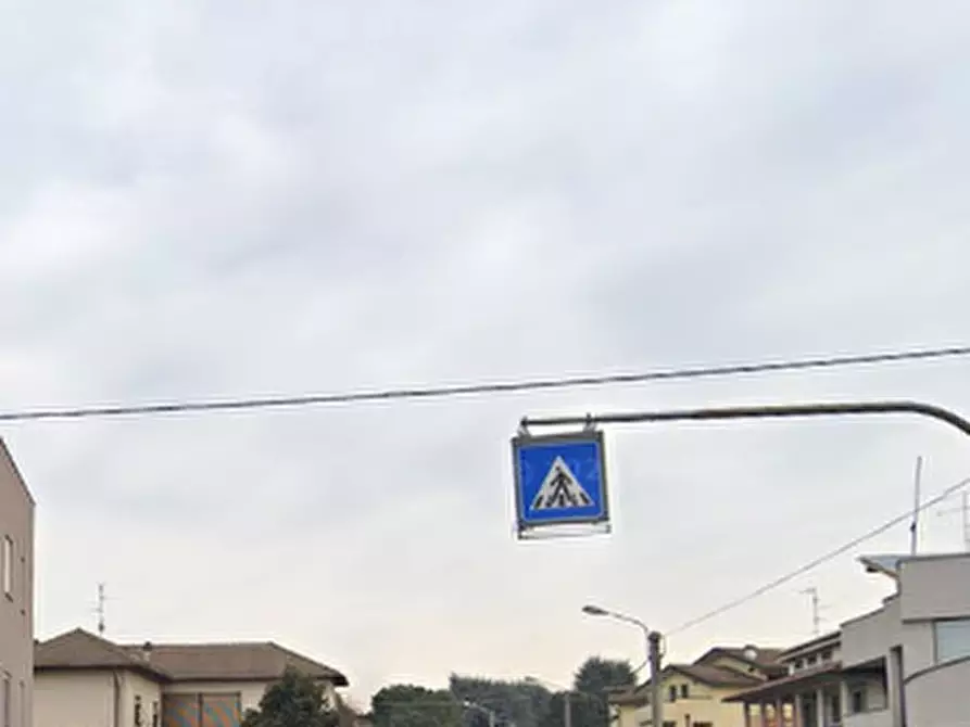 Immagine 10 di Laboratorio in vendita  in Via Milano a Olgiate Comasco