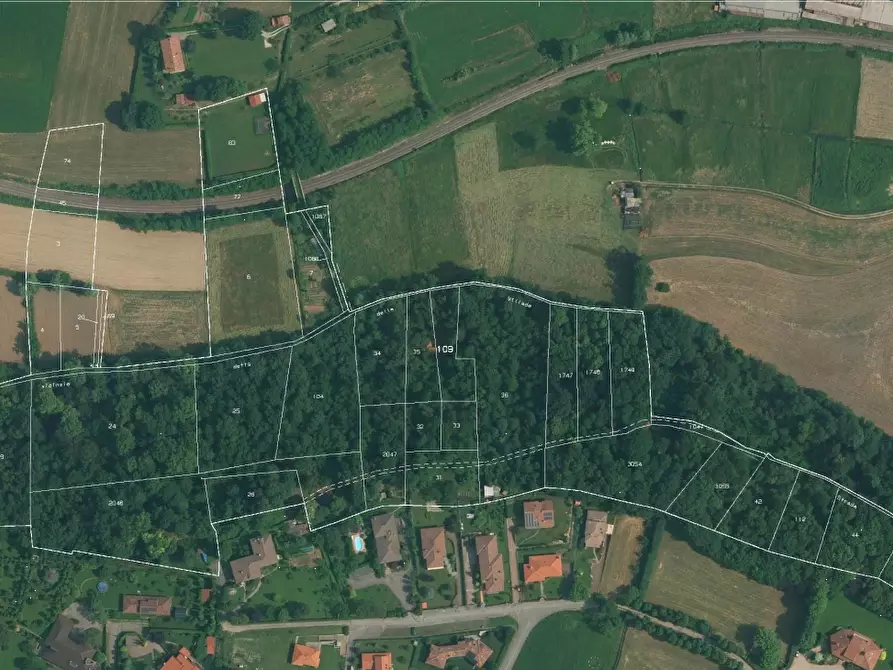 Immagine 2 di Terreno agricolo in vendita  in località Rogeno a Rogeno