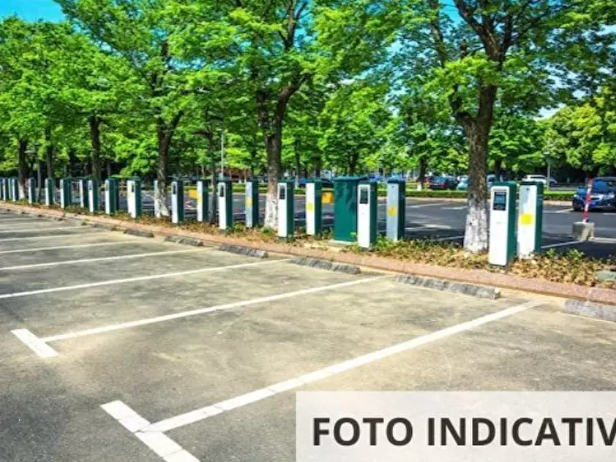 Immagine 4 di Posto auto in vendita  in Via Giacomo Debenedetti a Roma