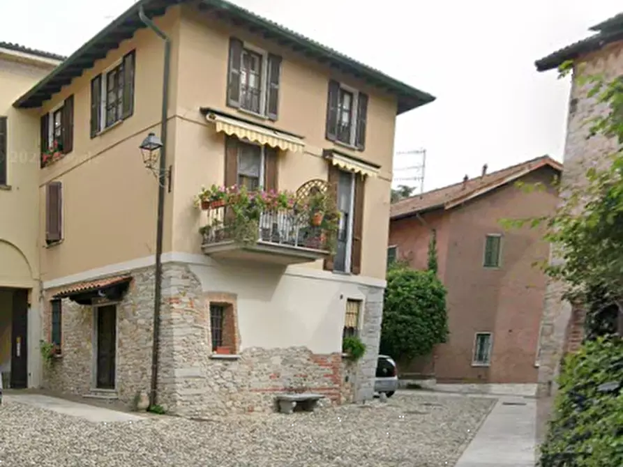 Immagine 1 di Porzione di casa in vendita  in Piazza Monte Grappa a Daverio