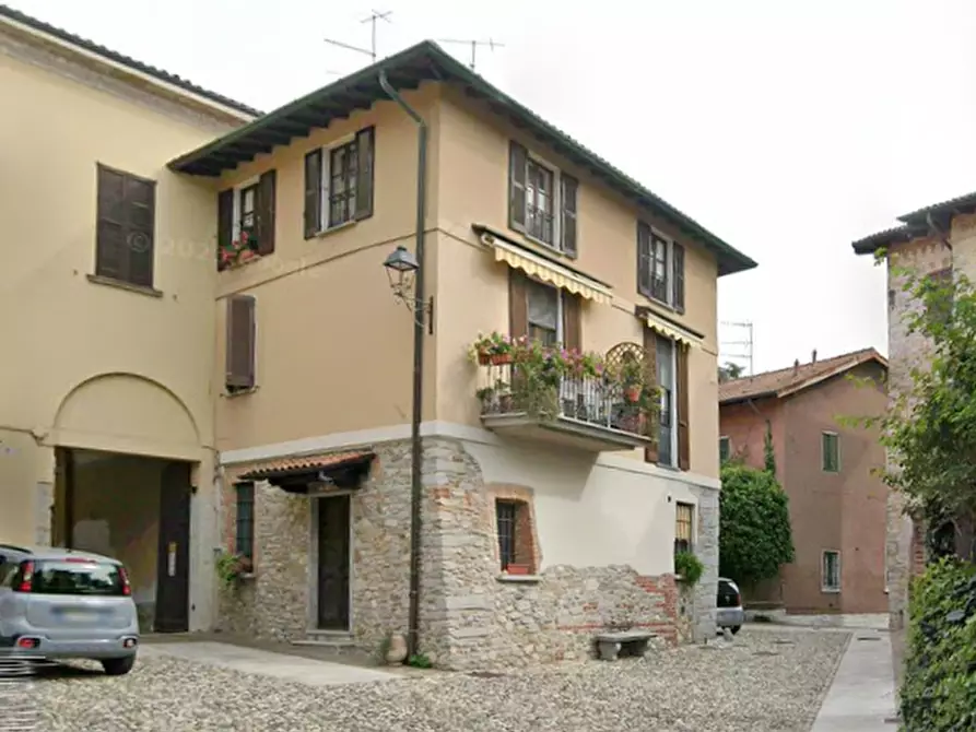 Immagine 5 di Porzione di casa in vendita  in Piazza Monte Grappa a Daverio