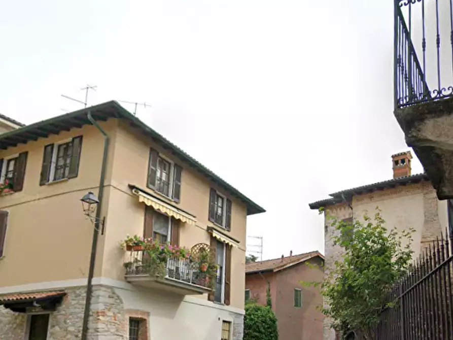 Immagine 6 di Porzione di casa in vendita  in Piazza Monte Grappa a Daverio