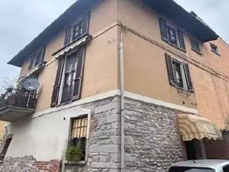 Immagine 12 di Porzione di casa in vendita  in Piazza Monte Grappa a Daverio
