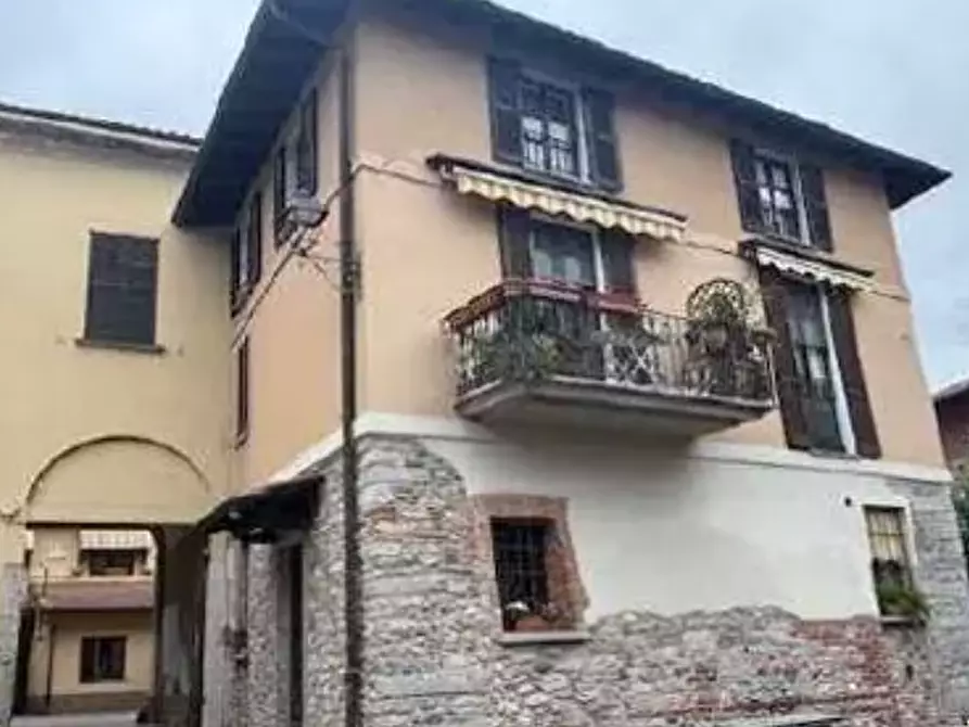 Immagine 13 di Porzione di casa in vendita  in Piazza Monte Grappa a Daverio