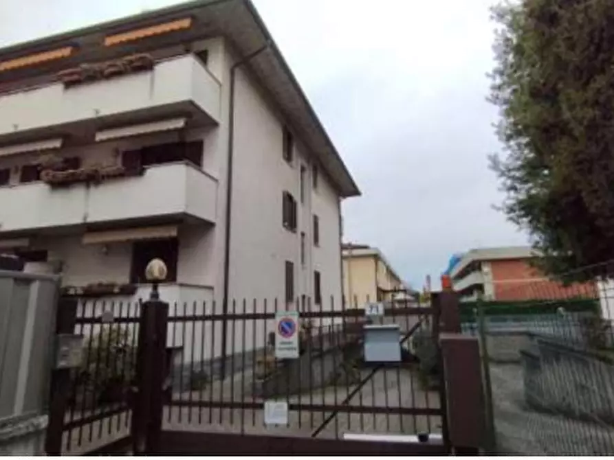 Immagine 1 di Appartamento in vendita  in Via Contardo Ferrini a Busto Arsizio