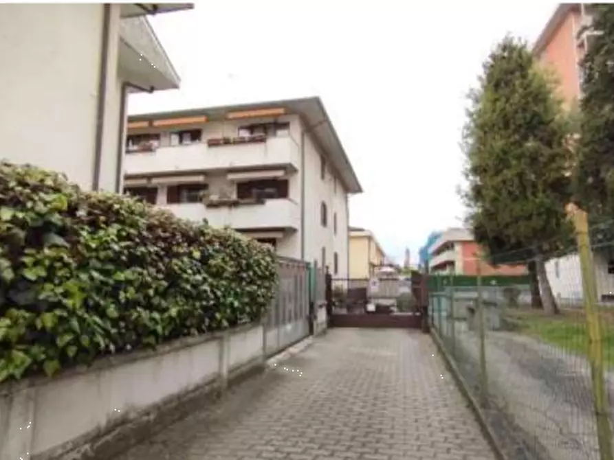 Immagine 2 di Appartamento in vendita  in Via Contardo Ferrini a Busto Arsizio