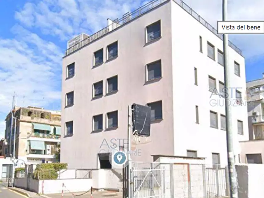 Immagine 1 di Negozio in vendita  in Via Pietro Gasparri a Roma