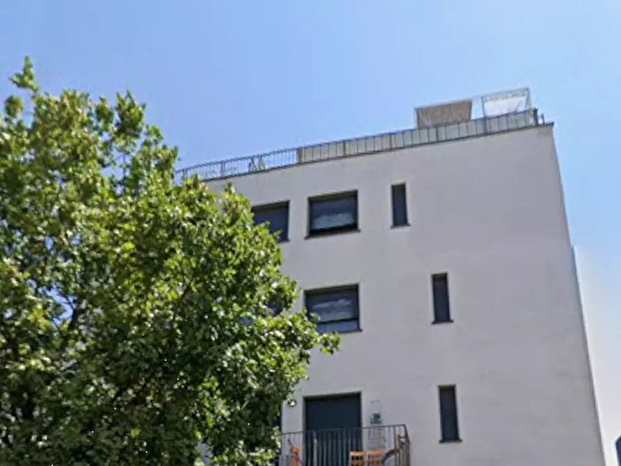 Immagine 3 di Negozio in vendita  in Via Pietro Gasparri a Roma