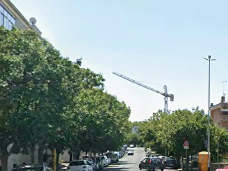 Immagine 11 di Negozio in vendita  in Via Pietro Gasparri a Roma