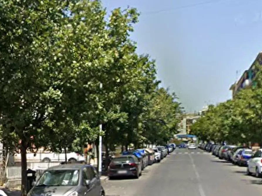 Immagine 12 di Negozio in vendita  in Via Pietro Gasparri a Roma