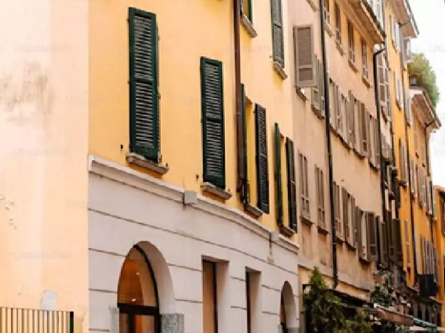 Immagine 16 di Negozio in vendita  in Via Pietro Gasparri a Roma