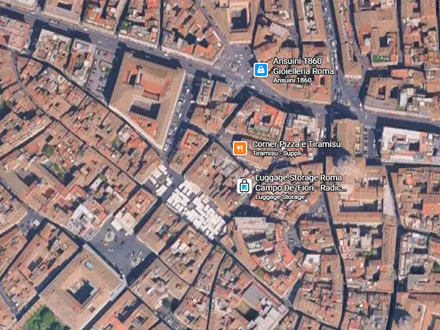 Immagine 2 di Appartamento in vendita  in Piazza del Teatro di Pompeo a Roma