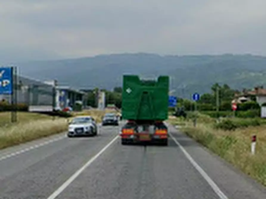 Immagine 6 di Negozio in vendita  in Via Feltrina a Pederobba