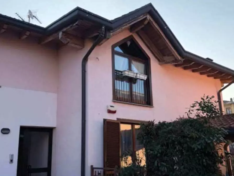 Immagine 2 di Appartamento in vendita  in Via XX Settembre a Caravate