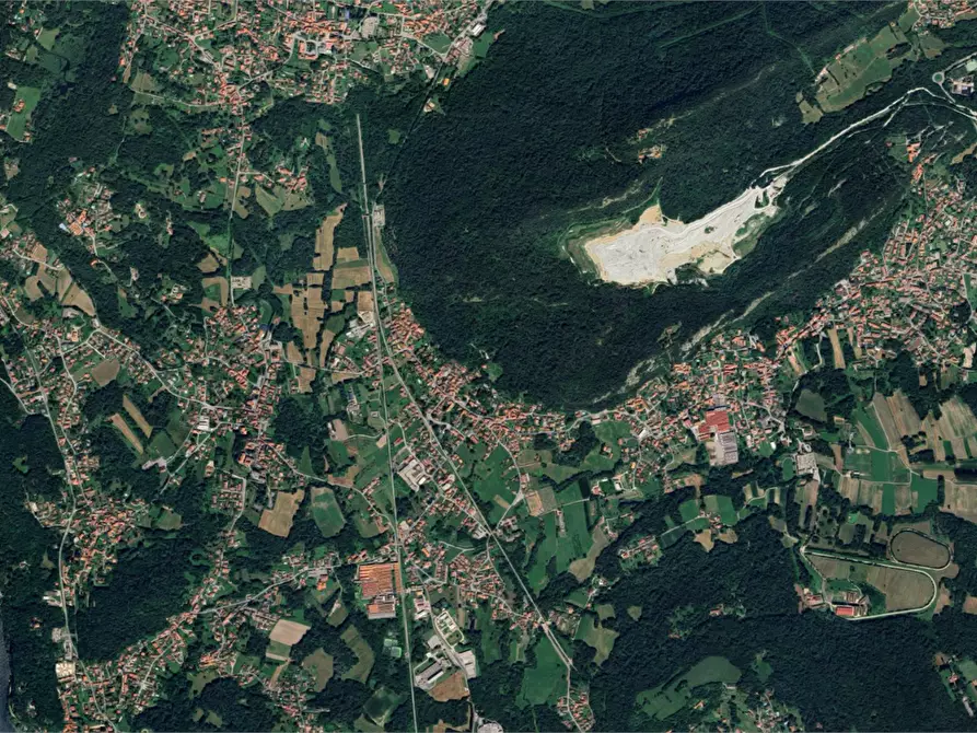 Immagine 14 di Appartamento in vendita  in Via Monte Pasubio a Sangiano