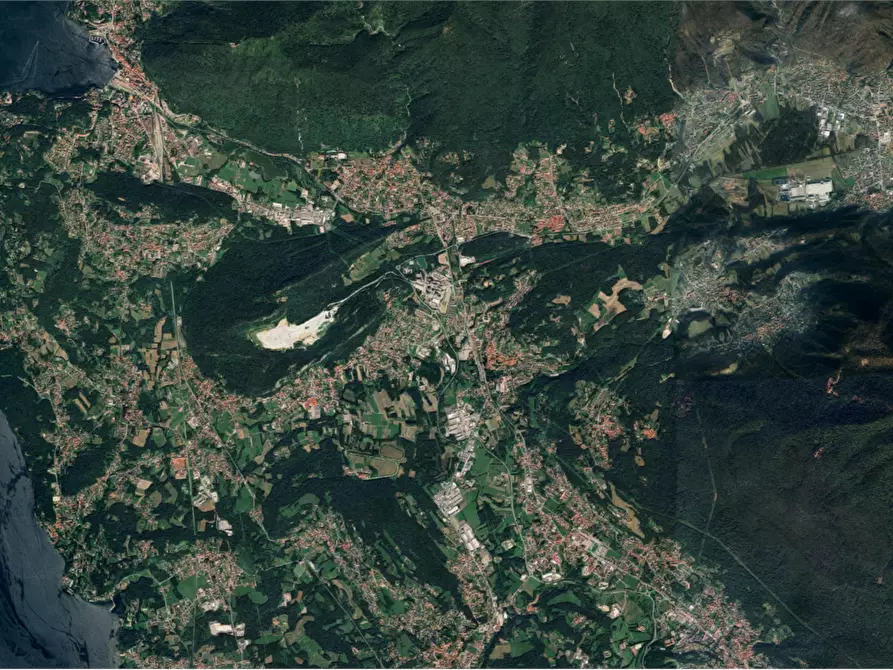 Immagine 15 di Appartamento in vendita  in Via Monte Pasubio a Sangiano