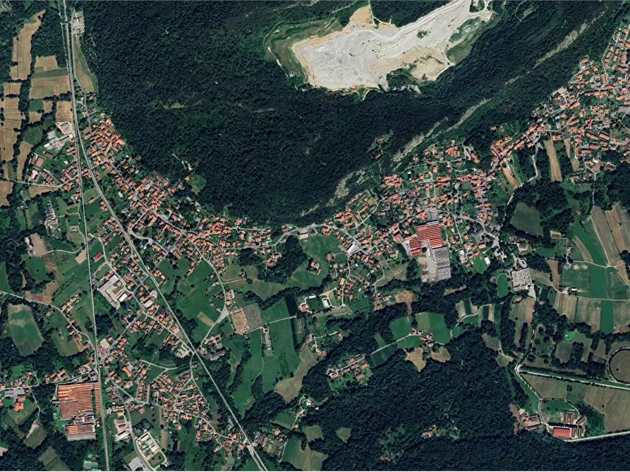 Immagine 18 di Appartamento in vendita  in Via Monte Pasubio a Sangiano