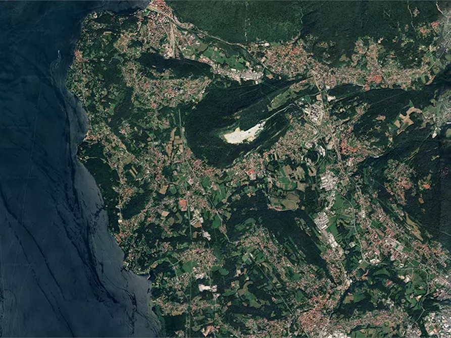 Immagine 19 di Appartamento in vendita  in Via Monte Pasubio a Sangiano