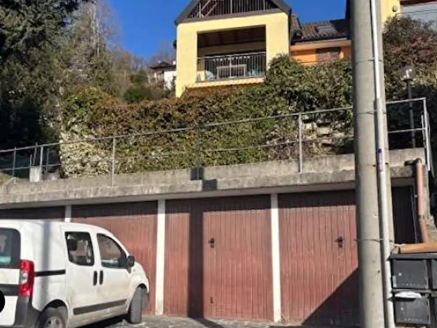 Immagine 1 di Appartamento in vendita  in Via Solera a Maccagno Con Pino E Veddasca