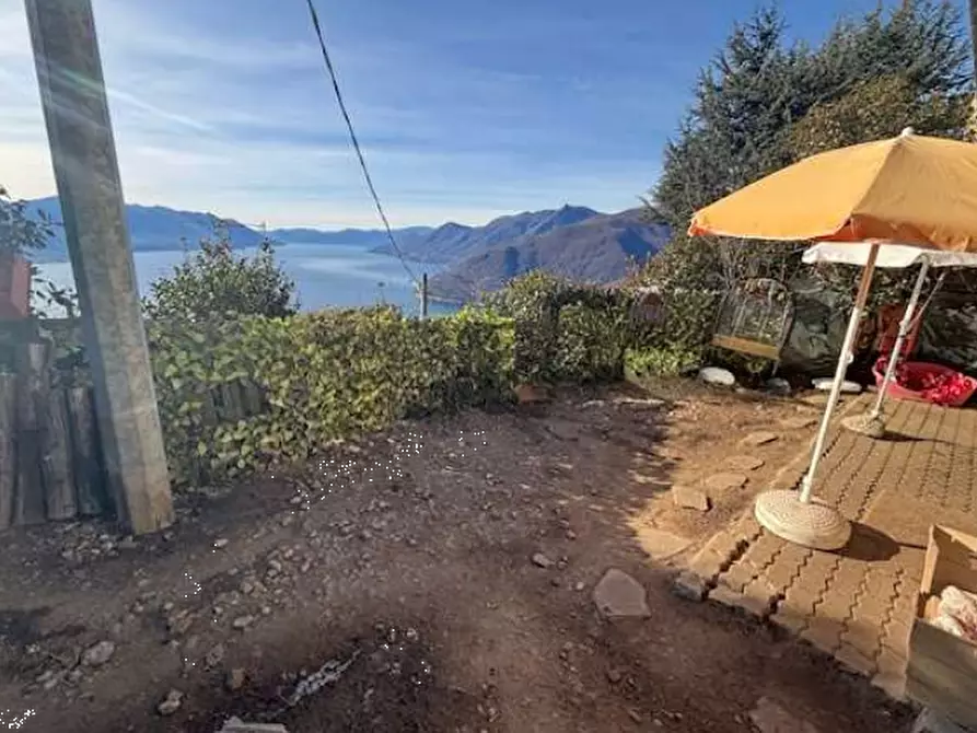 Immagine 4 di Appartamento in vendita  in Via Solera a Maccagno Con Pino E Veddasca