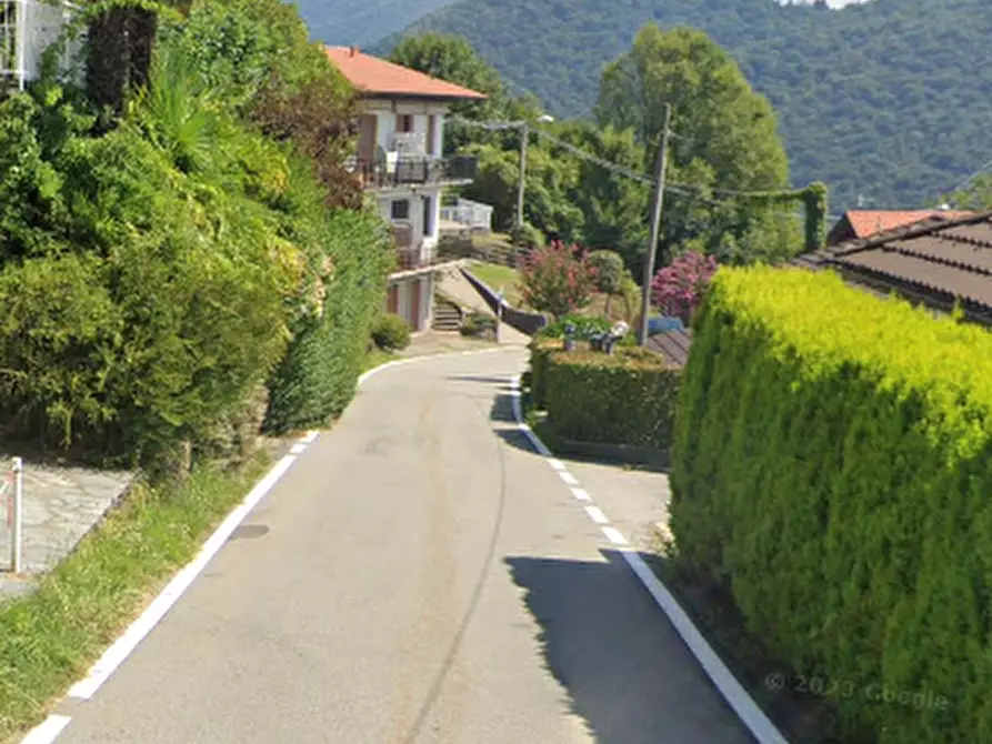 Immagine 10 di Appartamento in vendita  in Via Solera a Maccagno Con Pino E Veddasca