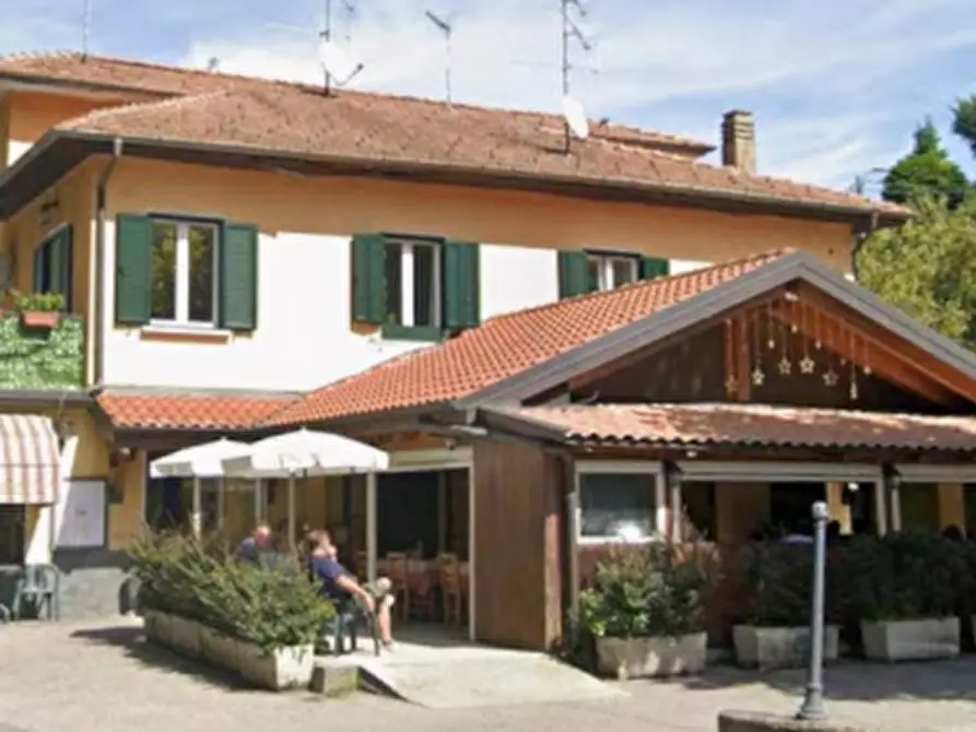 Immagine 1 di Negozio in vendita  in Via Guglielmo Marconi a Castelveccana