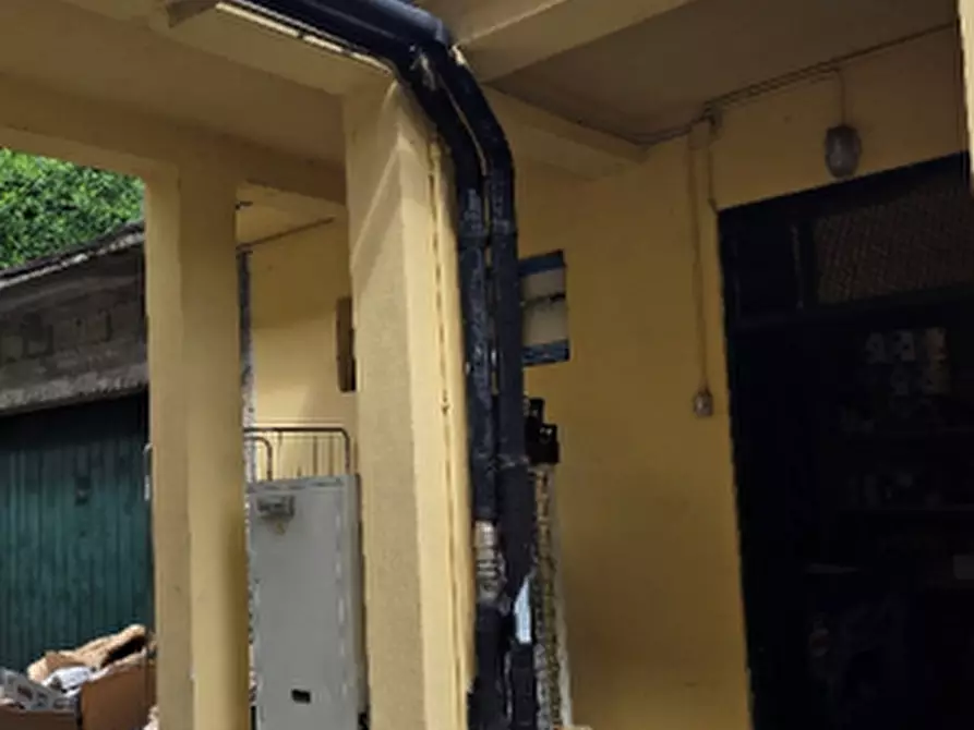 Immagine 2 di Negozio in vendita  in Via Guglielmo Marconi a Castelveccana