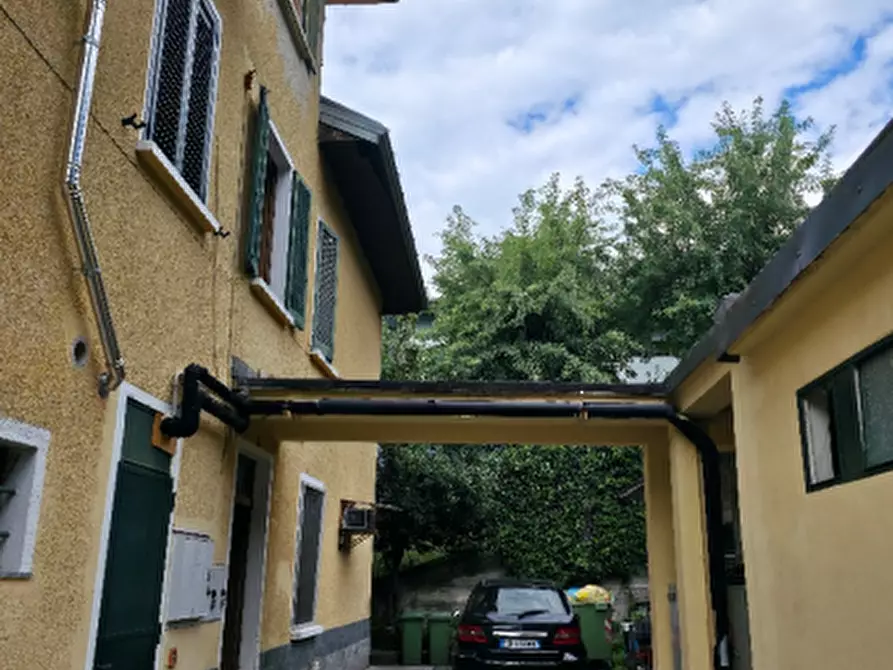 Immagine 4 di Negozio in vendita  in Via Guglielmo Marconi a Castelveccana