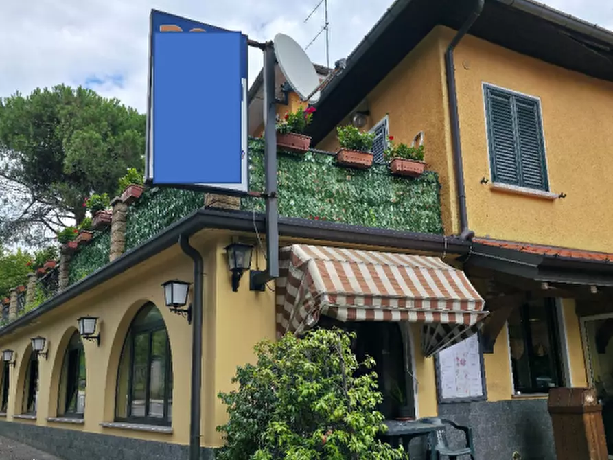 Immagine 5 di Negozio in vendita  in Via Guglielmo Marconi a Castelveccana