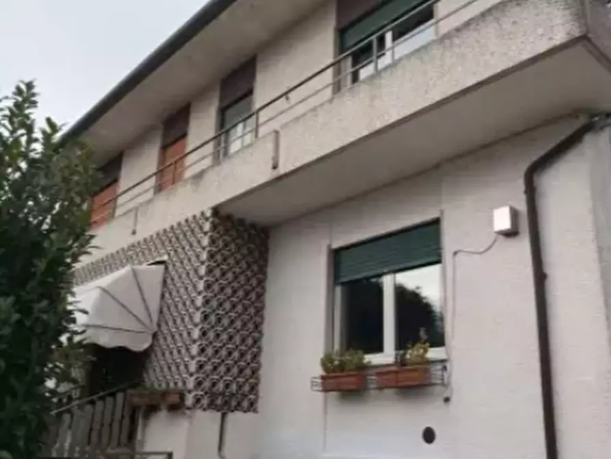Immagine 2 di Casa bifamiliare in vendita  in Via Torricelle a Fara Vicentino