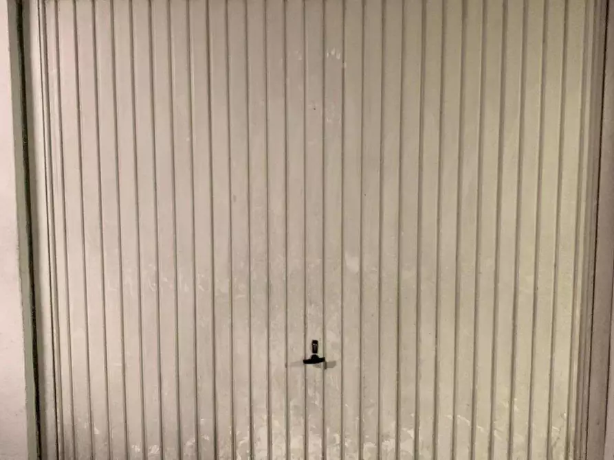 Immagine 1 di Garage in vendita  in Via Palestro a Como