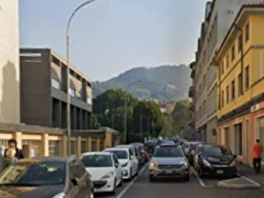 Immagine 2 di Garage in vendita  in Via Palestro a Como