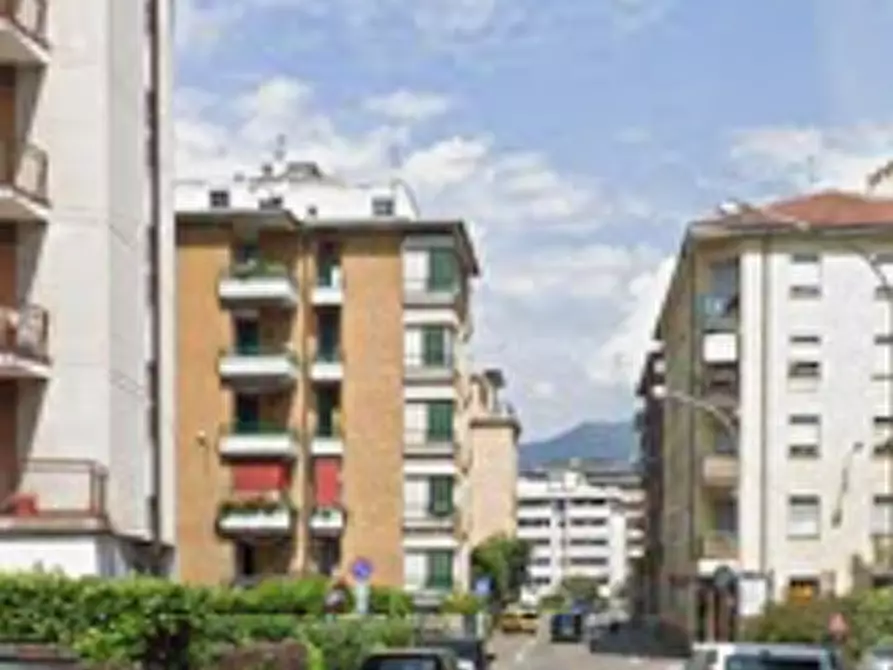 Immagine 3 di Garage in vendita  in Via Palestro a Como