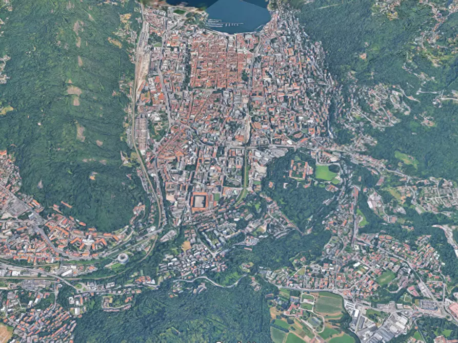 Immagine 6 di Garage in vendita  in Via Palestro a Como
