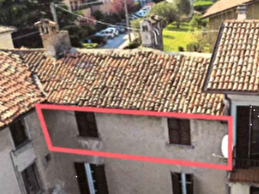 Immagine 7 di Appartamento in vendita  in Piazza Giulio Carcano a Erba