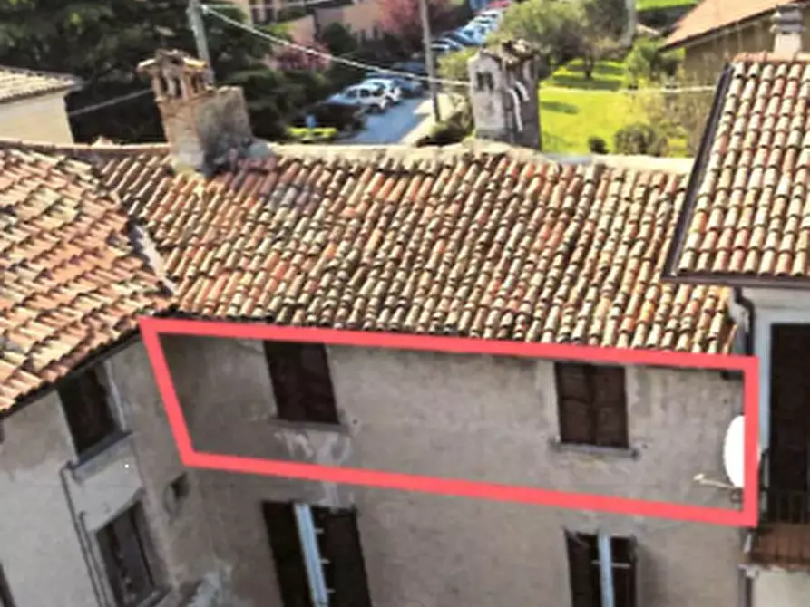 Immagine 9 di Appartamento in vendita  in Piazza Giulio Carcano a Erba