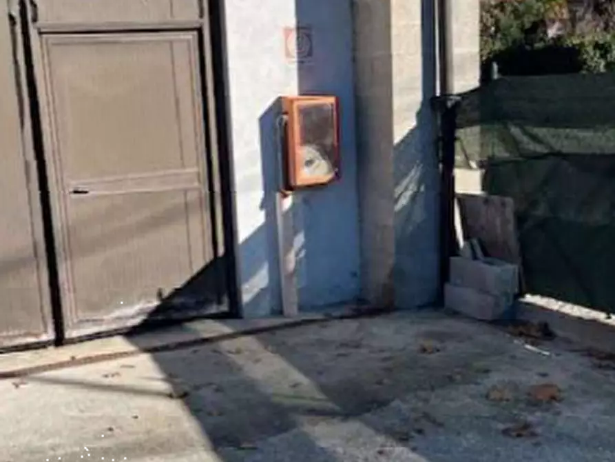 Immagine 1 di Magazzino in vendita  in Via Marconi a Castelveccana