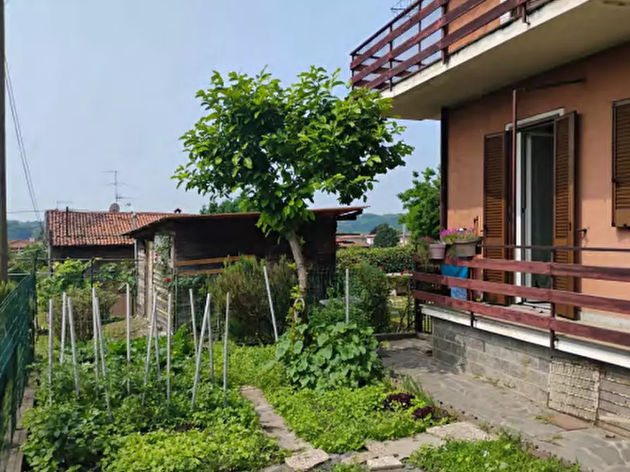 Immagine 3 di Appartamento in vendita  in Vicolo Castello a Cocquio-Trevisago