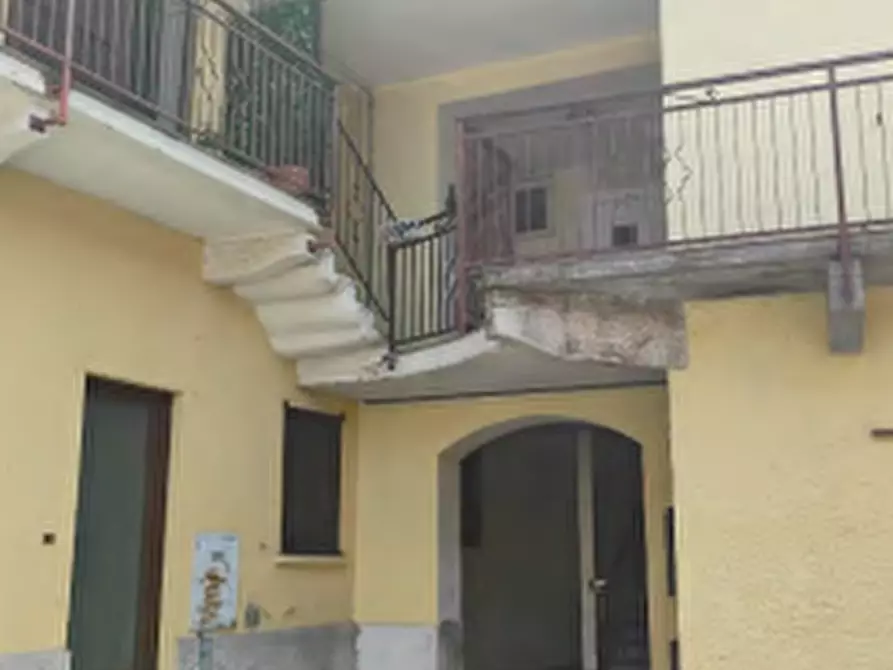 Immagine 8 di Appartamento in vendita  in Vicolo Castello a Cocquio-Trevisago