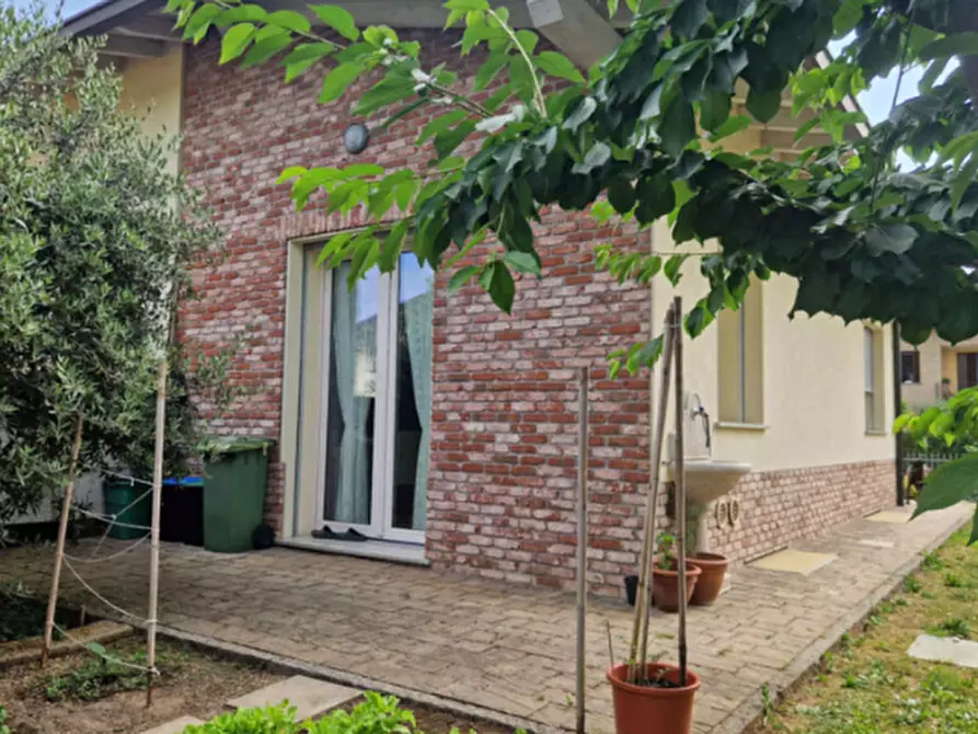 Immagine 1 di Casa bifamiliare in vendita  in Via Londra a Senago
